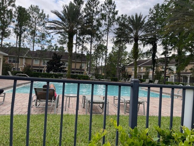 Building Photo - Midtowne