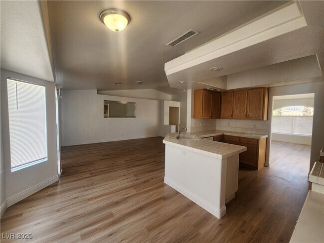 Building Photo - 908 Alta Oaks Dr