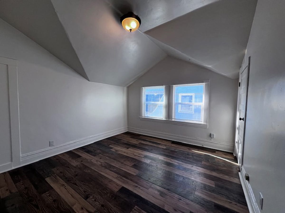 Building Photo - 722 30th St