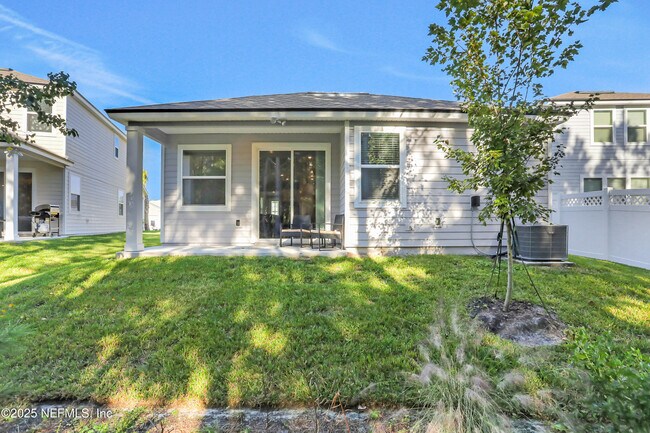 Building Photo - 404 Thistleton Wy