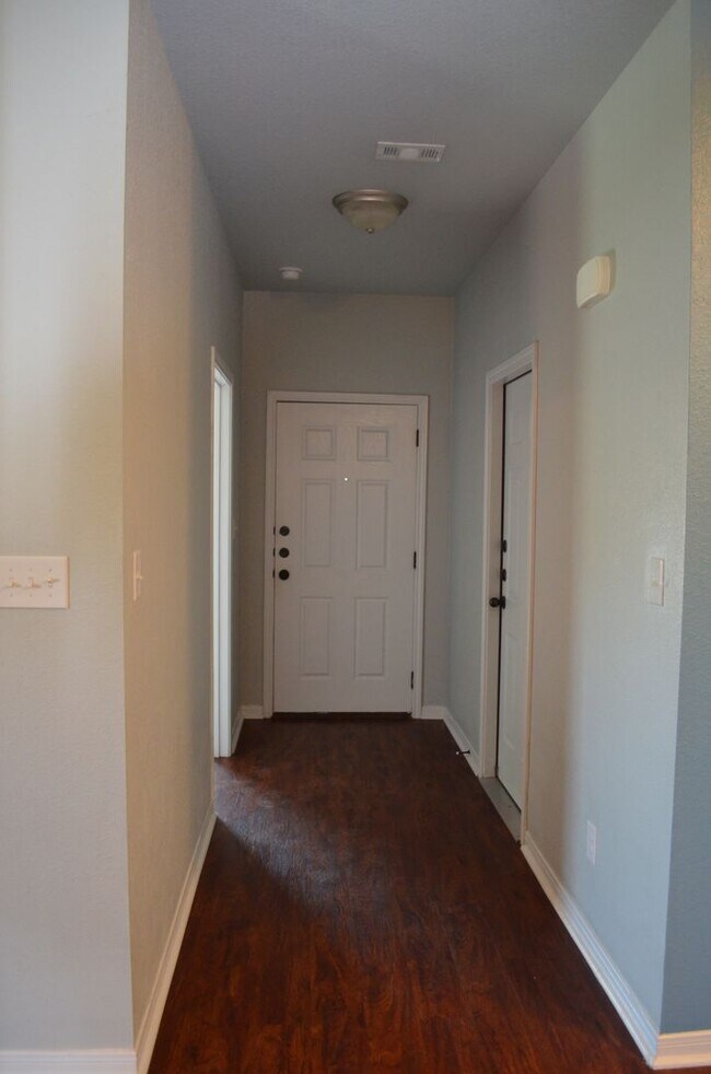 Building Photo - 2002Tru