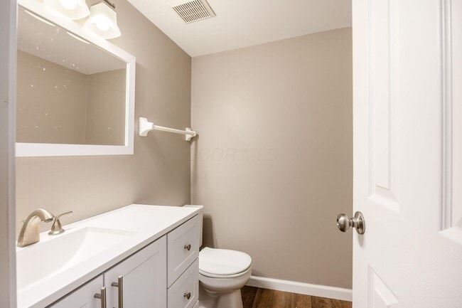 Building Photo - 3251 Foxpoint Dr
