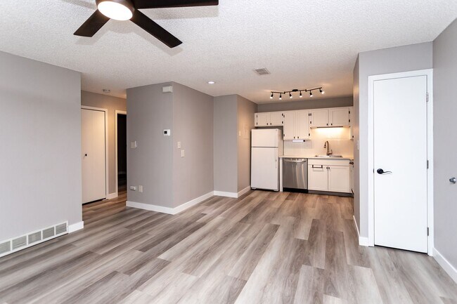 Building Photo - Cozy 2 bedroom, 1 bathroom retreat in a Gated Community!