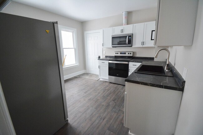 Building Photo - Huge, classic 2-story just outside of downtown Rochester