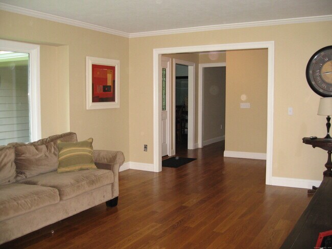 Building Photo - 7 Jarrod Dr