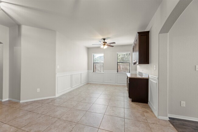 Building Photo - 5531 Drumlin Field Way