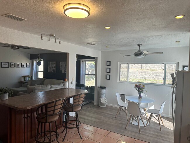 Building Photo - RIO RANCHO-VISTA HILLS