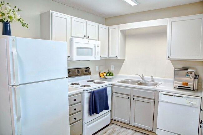 Building Photo - Free application fees until Friday is our gift to you!