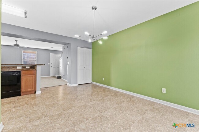 Building Photo - 320 Trestle Tree