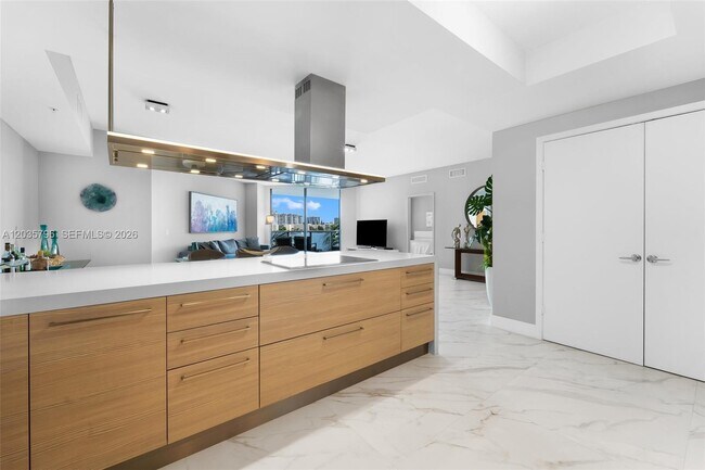 Building Photo - 17111 Biscayne Blvd