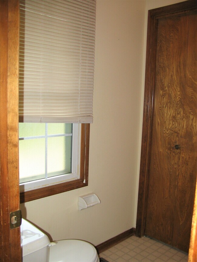 Building Photo - 303 Pierce St