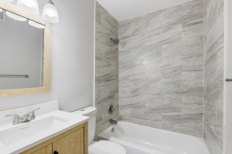 Building Photo - 2429 Barclay St