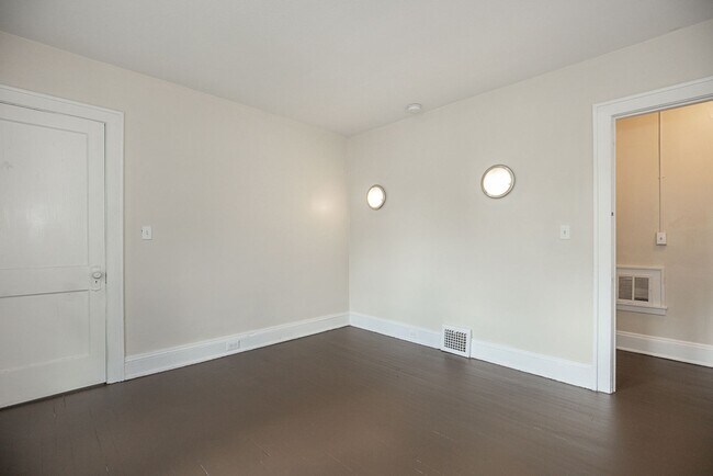 Building Photo - 3250 Berkshire Rd