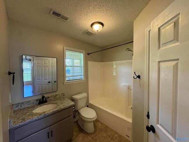 Building Photo - 105 Willow Green Dr