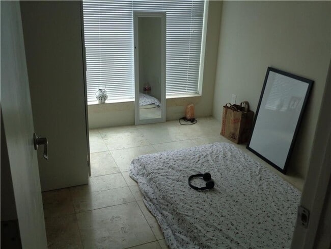 Building Photo - 210 E 32nd St