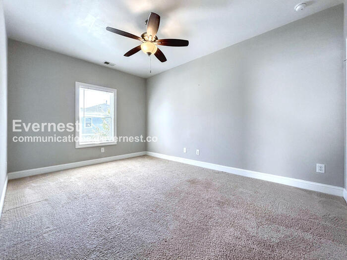 Building Photo - 1763 Stone Hedge Dr