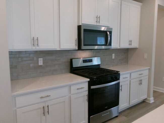 Building Photo - New 5 bedroom, 3 bath home in Clear Pond with pond view