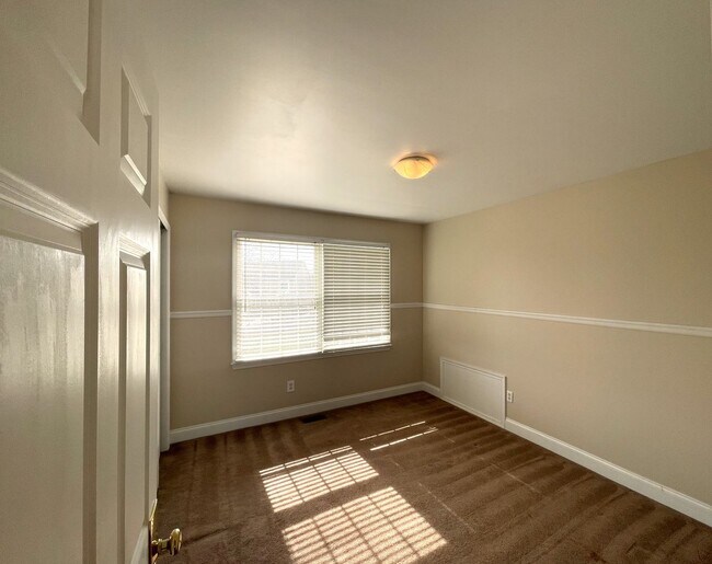 Building Photo - 4823 Vista Ridge Dr