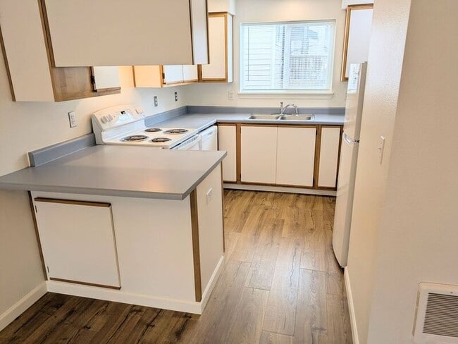 Building Photo - 17987 SW 115th Ave