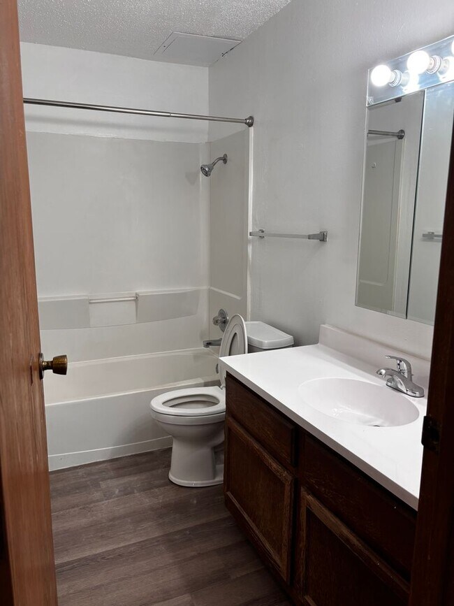 Building Photo - 2715 Hawken St