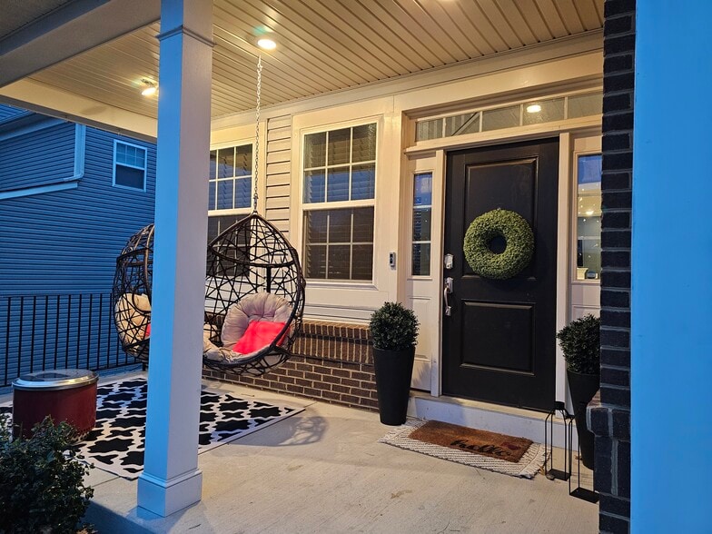 Building Photo - 2050 Whithorn Hl