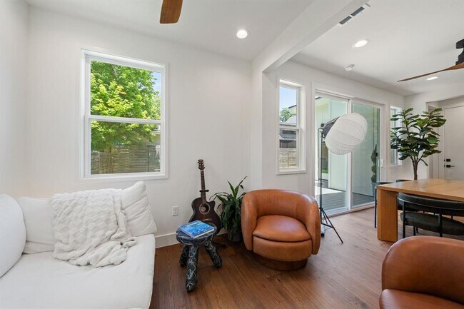 Building Photo - 2609 Willow St