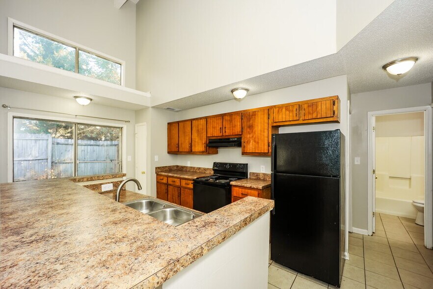 Building Photo - 8536 Pineland Dr