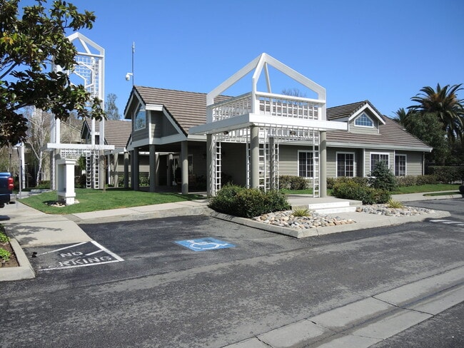 Building Photo - 2/2 Downstairs Unit in Desirable Park Alma...
