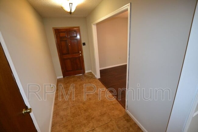 Building Photo - 2214 Alice St