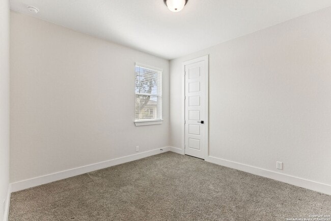 Building Photo - 462 Vamanos