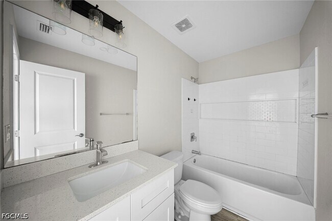 Building Photo - 202 NW 25th Pl