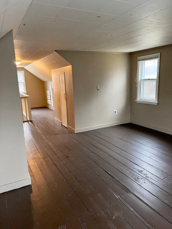 Upstairs - 4705 Ardmore Ave