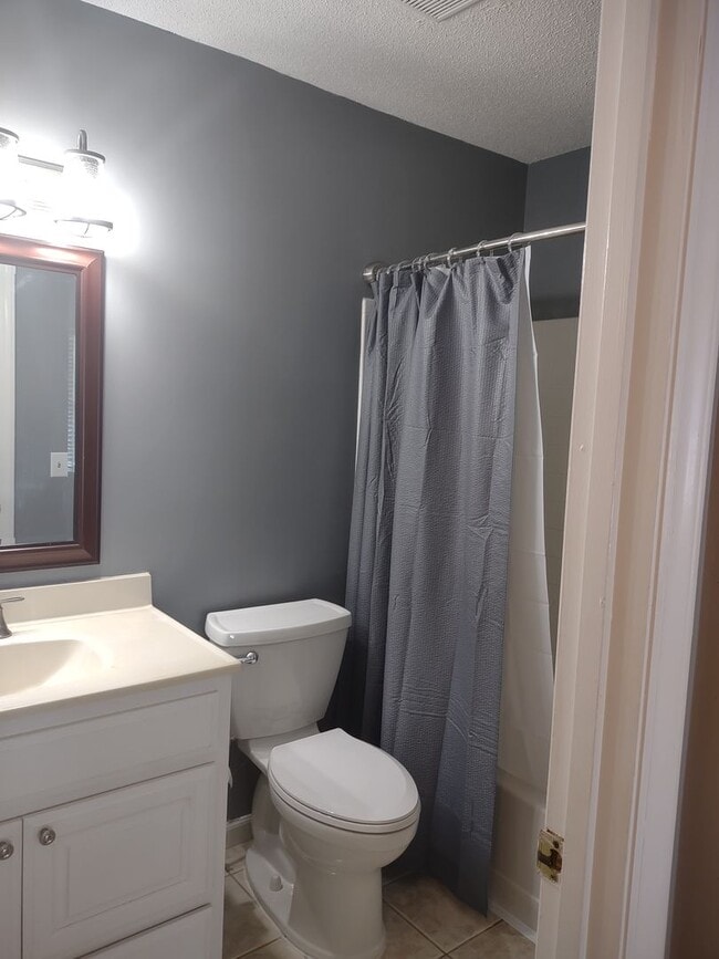 Building Photo - ****MOVE IN SPECIAL****Fabulous Upgraded Three Bedroom/Two Bath Townhome - Walking Distance to Le...