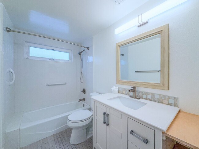 Building Photo - 3525 Sunset Ln