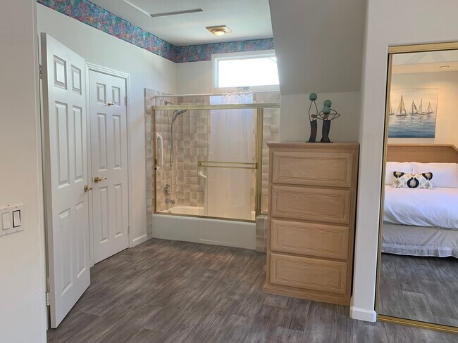 Guests Bedroom/ bathroom - 7635 Draper Ave