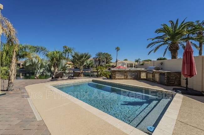 Building Photo - 3761 S Hawthorn Dr