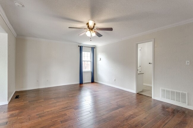 Building Photo - 1309 Fox Lake Ln