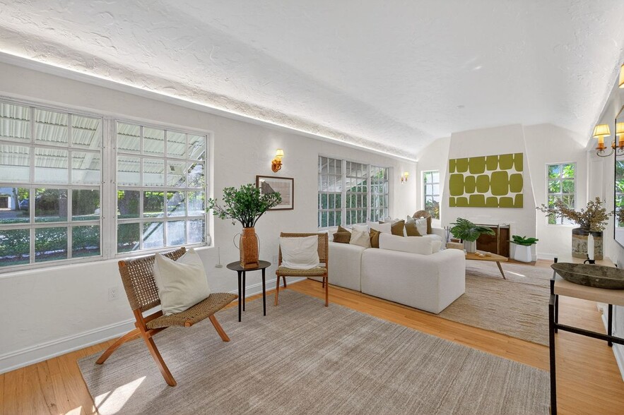 Building Photo - 1305 Alhambra Cir