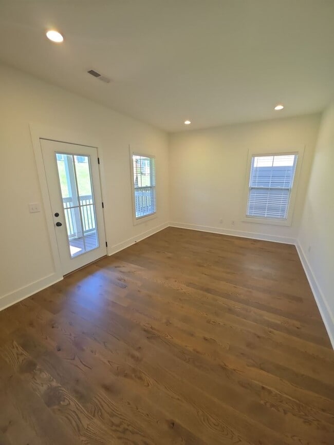 Building Photo - 4-Bedroom HOA Home with Pool Access Near Downtown Cookeville