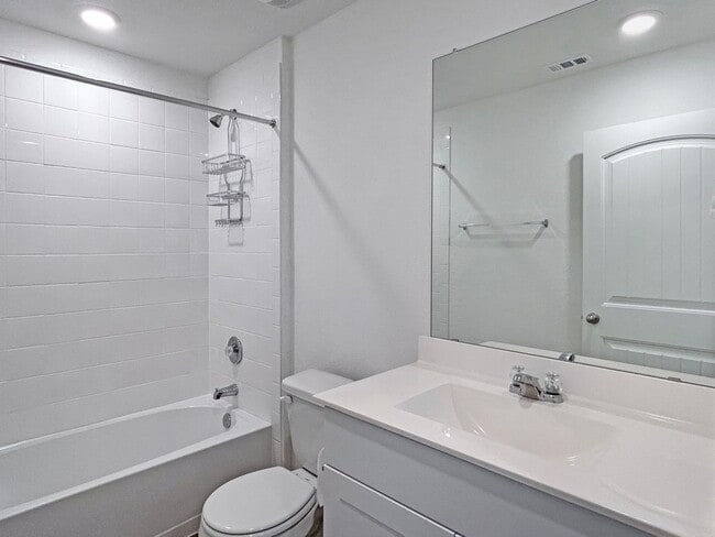 Building Photo - Modern 3-Bed Seguin Home on Greenbelt