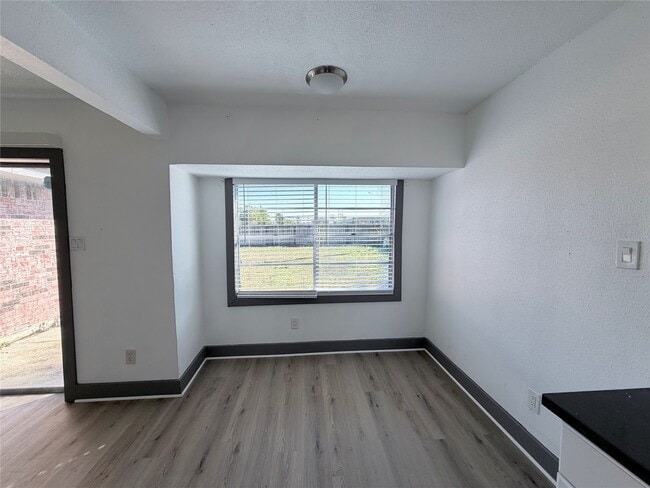 Building Photo - 9750 Guest St