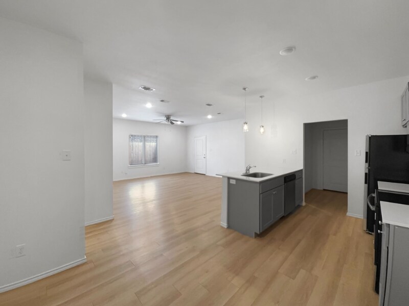 Building Photo - 5711 Kemper St