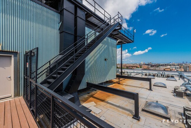 Building Photo - 1224 W Van Buren St