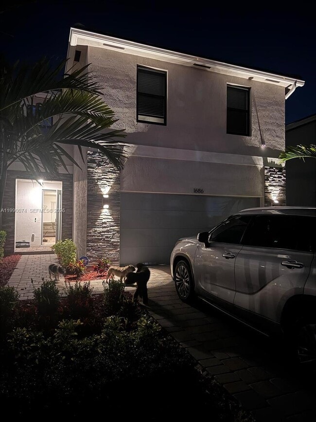 Building Photo - 1686 SE 6th St