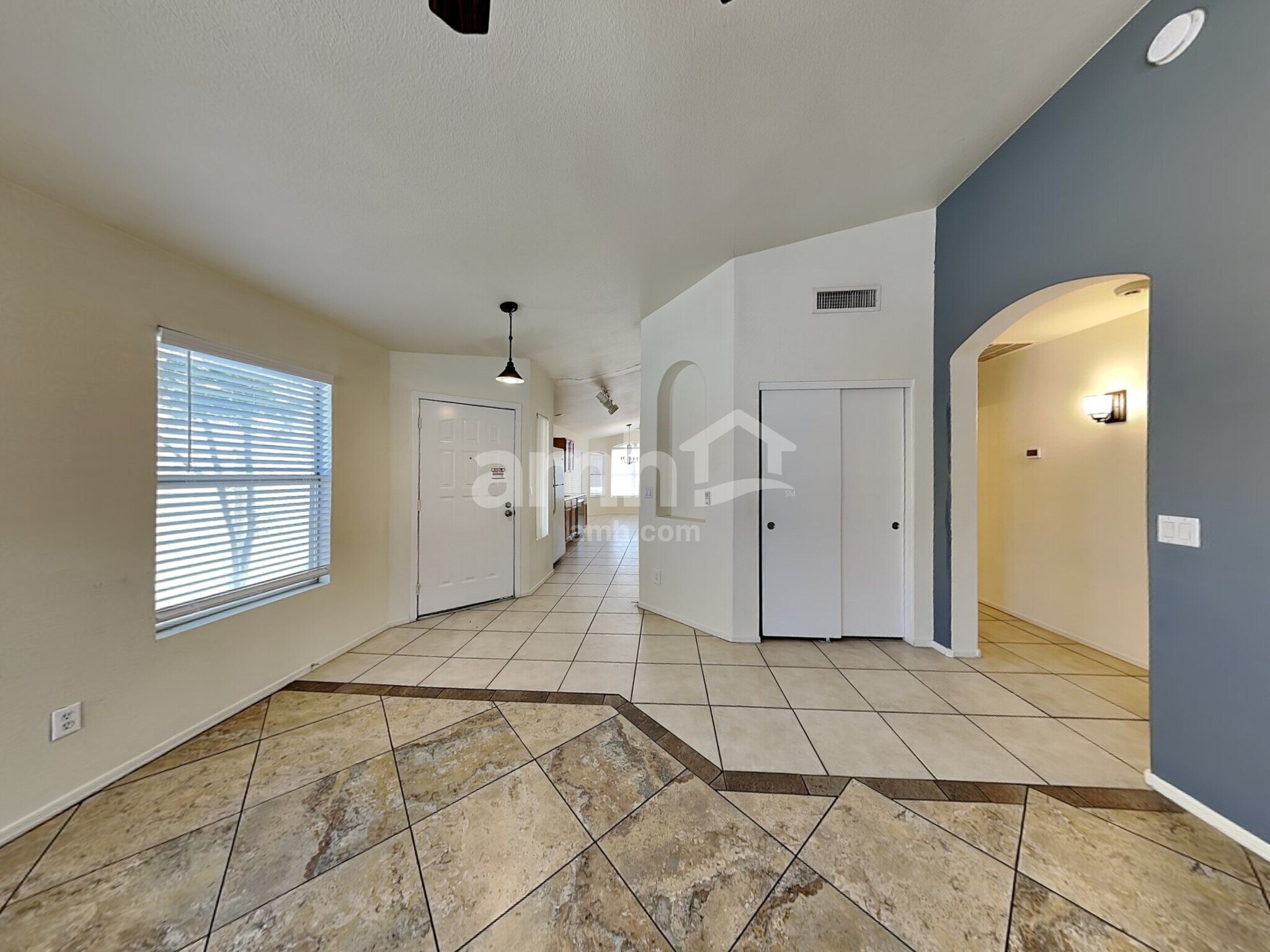 Building Photo - 1130 W Lark Dr