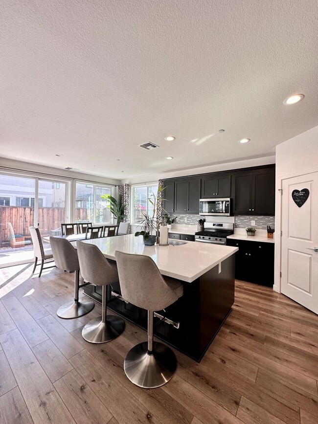 Building Photo - North Natomas Home