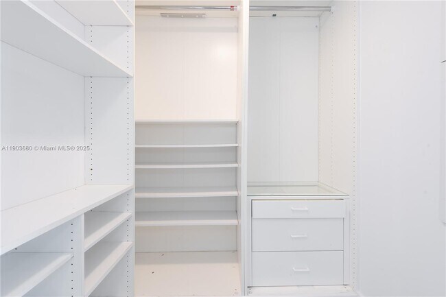 Building Photo - 465 Brickell Ave