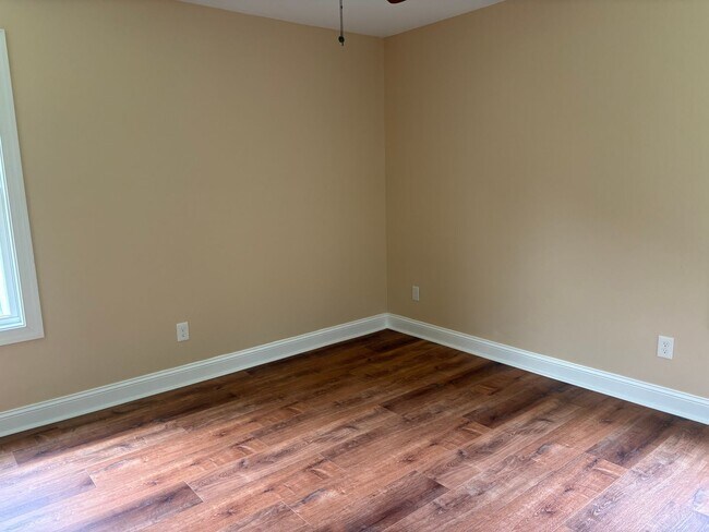 Building Photo - 124 Deerfield Ln