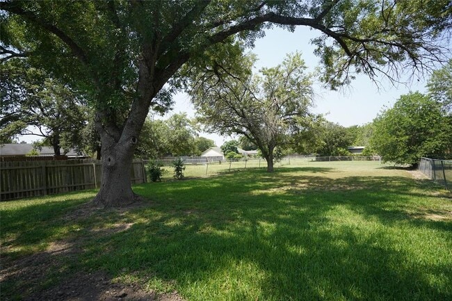 Building Photo - 12706 Old San Antonio Rd