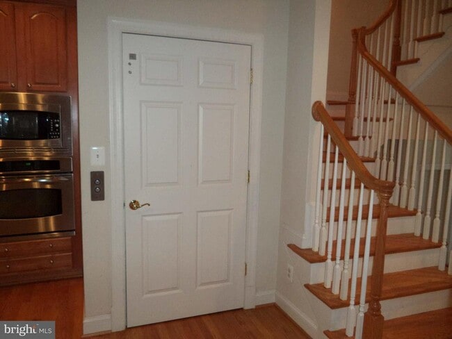 Building Photo - 6812 Rigby Ln